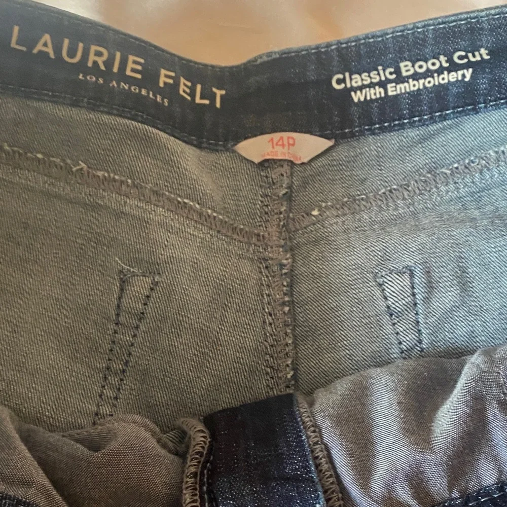 Sale 🌹Laurie Felt Blue Jeans with Pink Floral Embroidery - Picture 3 of 15